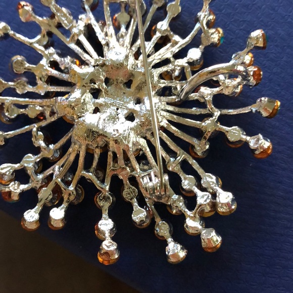 Starburst clear blue crystal broach/ pendant - Picture 5 of 5